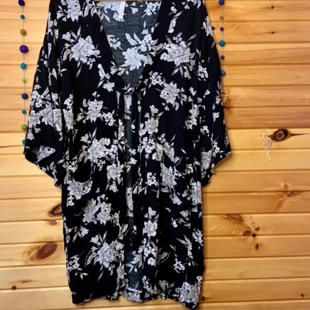 Spiritual gangster Black and White floral one size kimono